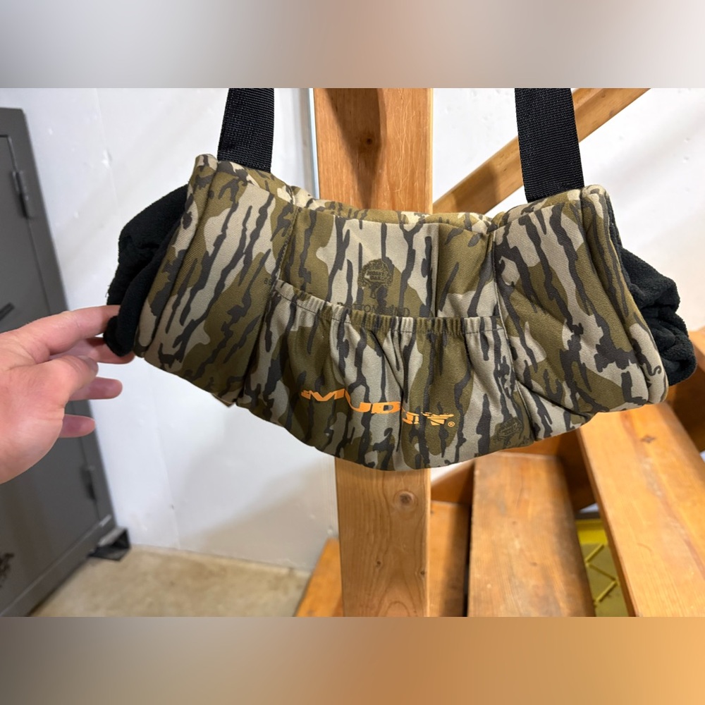 Muddy Mossy Oak Bottomland Hand Muff